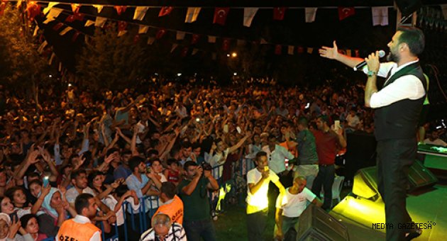 100. YIL FESTİVALİNDE ALİŞAN GECEYE DAMGA VURDU