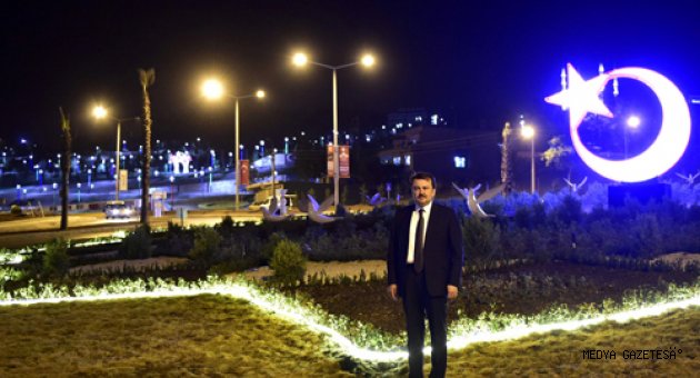 15 TEMMUZ MİLLET BAHÇESİ GÖZ KAMAŞTIRIYOR