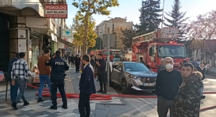 Ahmet Gedemenli iş merkezinde yangın