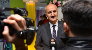 DULKADİROĞLU GENÇLİK MERKEZİ ÇÖPÜ SANAT ESERİNE DÖNÜŞTÜRDÜ