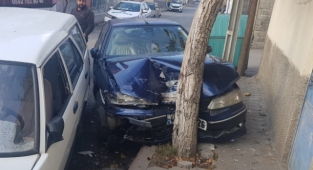 ehliyetsiz sürücü trafik kazasına neden oldu: 2 yaralı