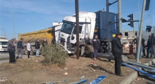 Kahramanmaraş’ta 2 tırın çarpıştığı kaza anı kamerada