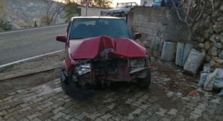 Kahramanmaraş’ta otomobil evin duvarına çarptı