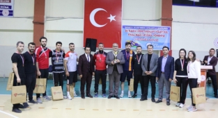 Pazarcık'ta öğretmenler voleybol turnuvası yapıldı