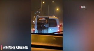 Trafikte tehlikeli yolculuk kamerada