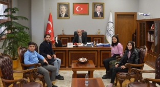 BAŞKAN OKAY’DAN ÖĞRENCİLERE ANLAMLI DESTEK