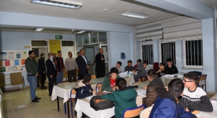 BAŞKAN OKAY LİSE ÖĞRENCİLERİYLE BİR ARAYA GELDİ