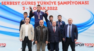 Büyükşehirli Güreşçi Türkiye Şampiyonu Oldu