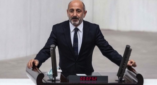 CHP’Lİ ÖZTUNÇ: “DOLAR ARTIYOR ZAM, DOLAR İNİYOR YİNE ZAM, HER ŞEYE ZAM!”