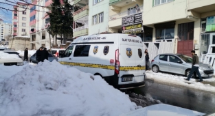 Doğalgaz zehirlenmesinde baba öldü eşi ve çocukları tedavi altında