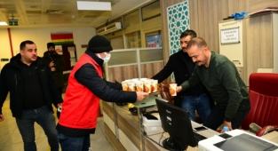 Elbistan Belediyesi, kar yağışı ve soğuk havada görev başında