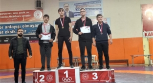 Erdem Bayazıt Anadolu Lisesi madalyaları topladı