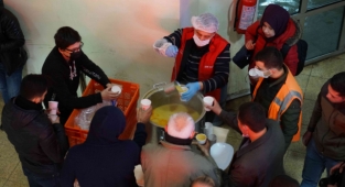 Soğuk Günlerde Büyükşehir’den Çorba İkramı