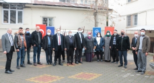 UYGULAMALI ÇİFTÇİ OKULU KAPSAMINDA KÜÇÜKBAŞ HAYVAN YEMLİĞİ DAĞITILDI