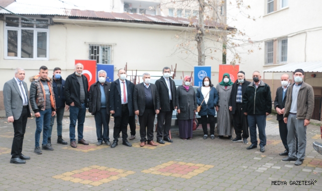 UYGULAMALI ÇİFTÇİ OKULU KAPSAMINDA KÜÇÜKBAŞ HAYVAN YEMLİĞİ DAĞITILDI