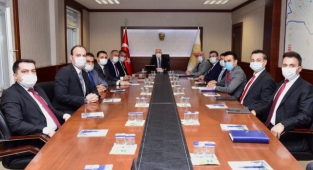 VALİ COŞKUN’DAN KAYMAKAMLARIMIZLA DEĞERLENDİRME TOPLANTISI