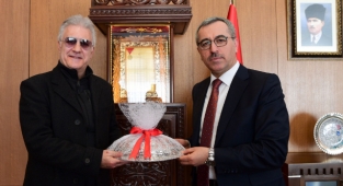 Başkan Güngör Oyuncu Tamer Karadağlı’yı Ağırladı