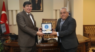 BÜYÜKELÇİ KÖK VE BAŞKAN MAHÇİÇEK, KİÜ REKTÖRÜ PROF. DR. SAMİ ÖZGÜL’Ü ZİYARET ETTİ
