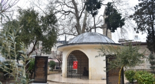 DULKADİROĞLU BELEDİYESİ’NDEN SÜTÇÜ İMAM TÜRBESİ’NDE TADİLAT