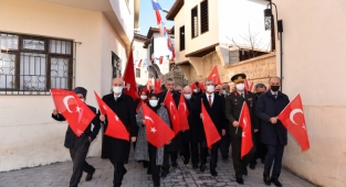 DULKADİROĞLU’NDA TARİHİ BAHTİYAR YÜRÜYÜŞÜ VE KIRK YAMADA KIRK MARAŞ SERGİSİ