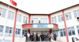 İLİMİZDE GERİ DÖNÜŞÜMLÜ MALZEMEDEN KÜTÜPHANE YAPILDI