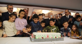 Kahramanmaraş’ta şehit çocuklarının karne sevinci