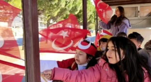 Nostaljik Otobüste Kahramanlık Türküleri
