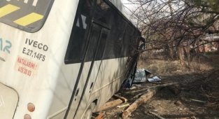 Servis aracının çarptığı genç kız öldü
