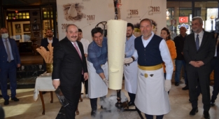 Bakan Varank’tan Kervanhan’da Dondurma Şov