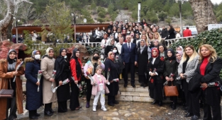 Başkan Güngör Kadın Çalışanlarla Bir Araya Geldi