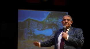 Başkan Mahçiçek, öğrencilere tecrübelerini aktarmaya devam ediyor