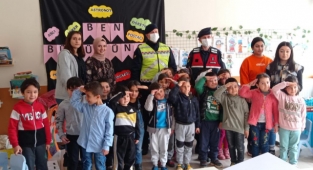 Jandarma anaokulu öğrencilerini ziyaret etti