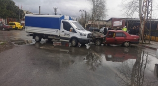 Kahramanmaraş’ta kamyonet ile otomobil çarpıştı: 3 yaralı