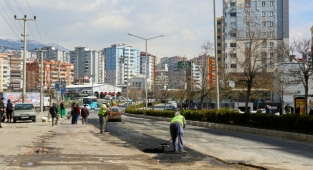 Muhtelif caddelerde sıcak asfalt uygulaması…