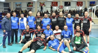 ‘Türkoğlu’nda 2022 Yılının Voleybol Şampiyonu Kılılı Gençlik Oldu’
