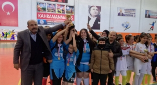 -Yıldız Kızlar Futsal İl Şampiyonu Ö.Faruk Arıkan