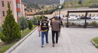 50 yıl hapis cezasıyla aranıyordu yakalandı