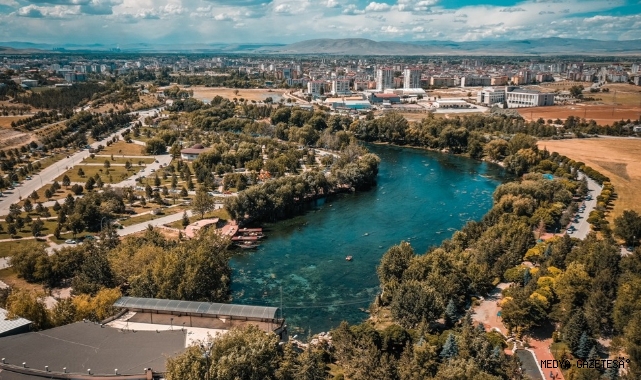 Elbistan’da vatandaşların piknik için tercih ettiği yerlerin başında gelen Pınarbaşı mesire alanındaki mangal yasağı, kısmi olarak kaldırıldı.
