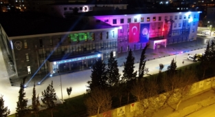 Emniyet Müdürlüğü binası polis haftasına özel ışıklandırıldı
