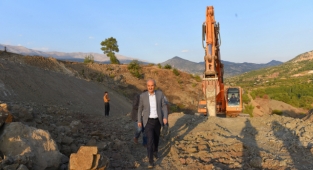 FERHUŞ MAHALLESİNDE YOL STANDARDI YÜKSELİYOR