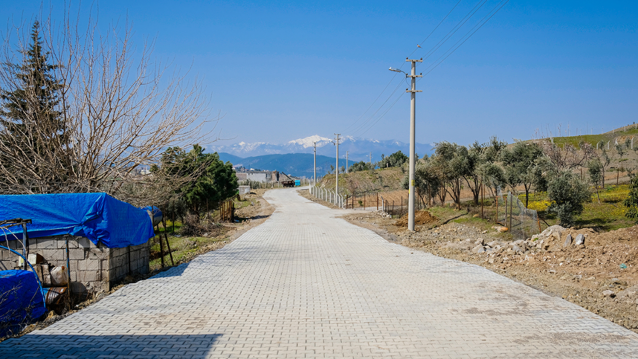 FERHUŞ MAHALLESİNDE YOL STANDARDI YÜKSELİYOR