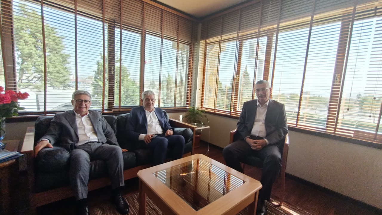Güvenç, o mahallenin ihtiyacı için iş insanından söz aldı
