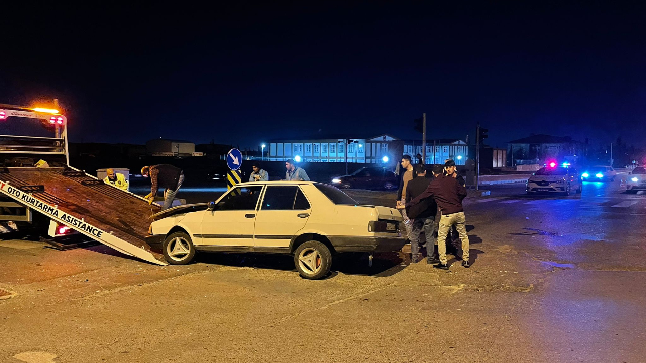 Kahramanmaraş’ta iki otomobil çarpıştı: 4 yaralı