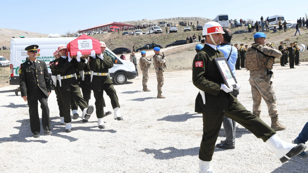 Şehit Canlı’nın Naaşı Toprağa Verildi