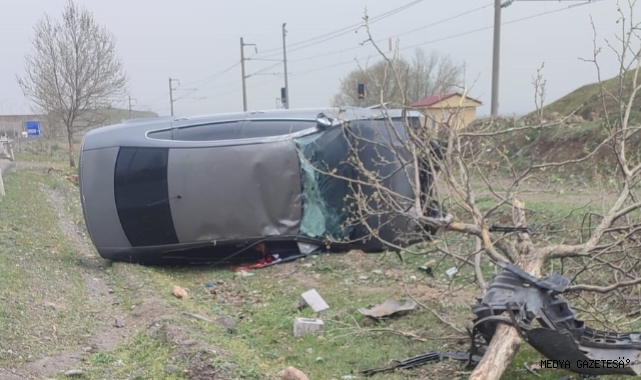 Türkoğlu’nda otomobil takla attı: 2 yaralı