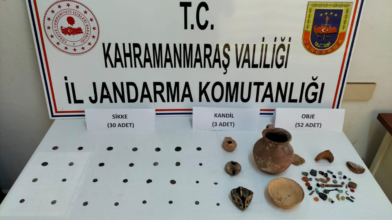 Türkoğlu’nda otomobilde tarihi eser bulundu