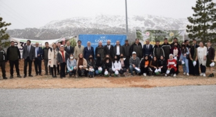 Üniversitemiz 30. Yılında, Pazarcık, Afşin, Andırın ve Göksun’da 30 Bin Fidanı Toprakla Buluşturuyor