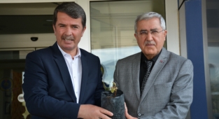 Üniversitemiz ve Türkoğlu Belediyesi İşbirliğiyle Bölge Tarımına Katkı Sağlayacak Labrusca Üzüm Yetiştiriciliği Çalışmalarına Başlandı