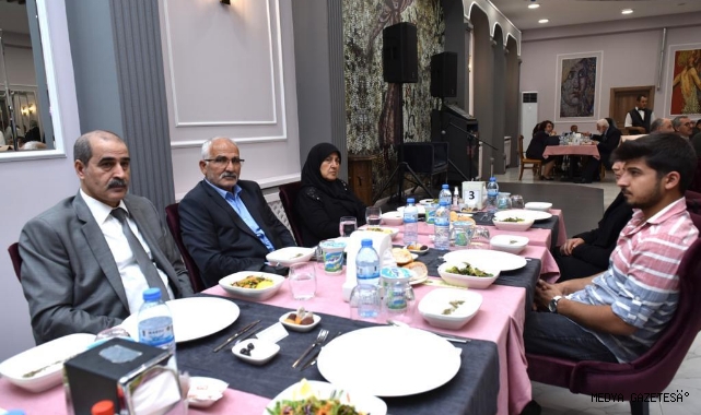 VALİ COŞKUN GAZİ KIŞLASINDA ŞEHİT AİLELERİ VE GAZİLERİMİZLE İFTAR YAPTI