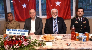 VALİ COŞKUN, JANDARMA PERSONELİMİZ VE GÜVENLİK KORUCULARIMIZLA İFTAR YAPTI